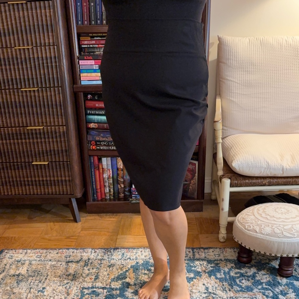 Hybrid & Company Classic Black Pencil Skirt
